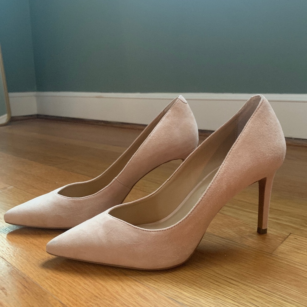 Suede banana republic nude heels size 7.5 -like new